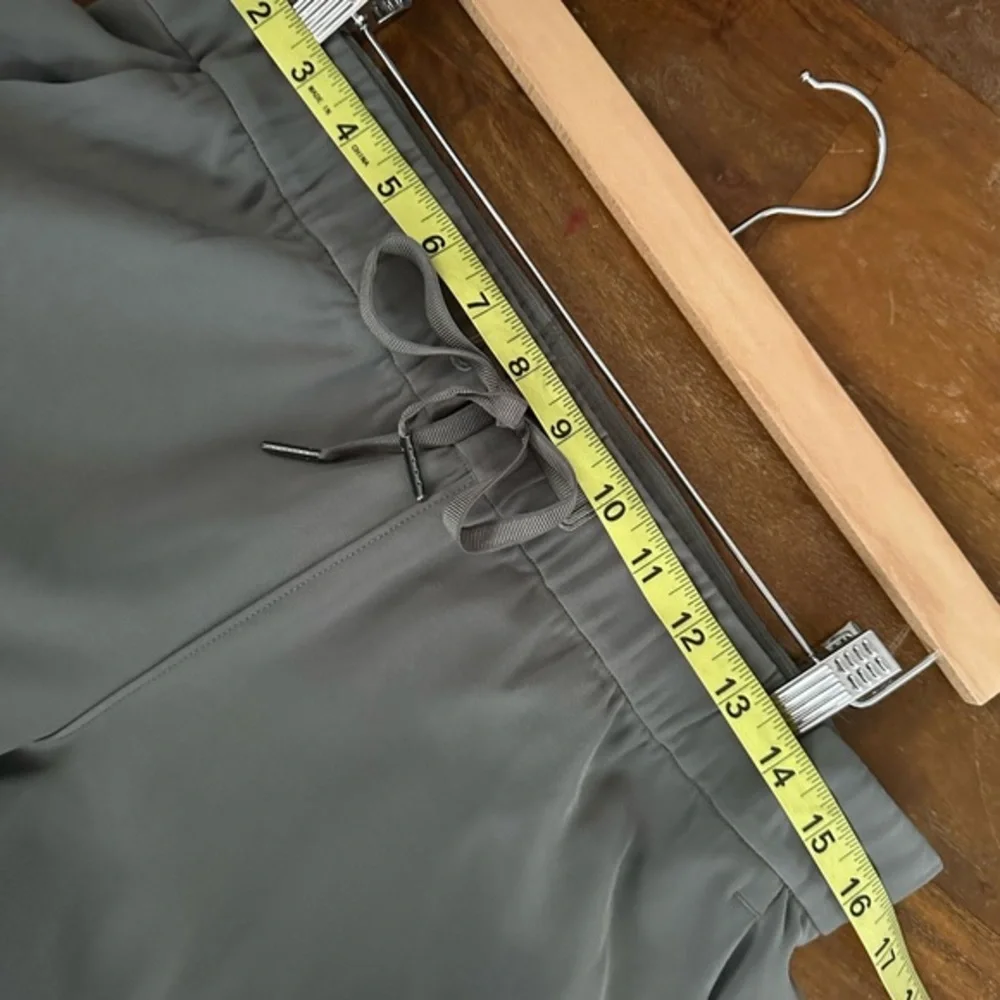 Lululemon on the fly‎ pants pull on ladies size 8 green